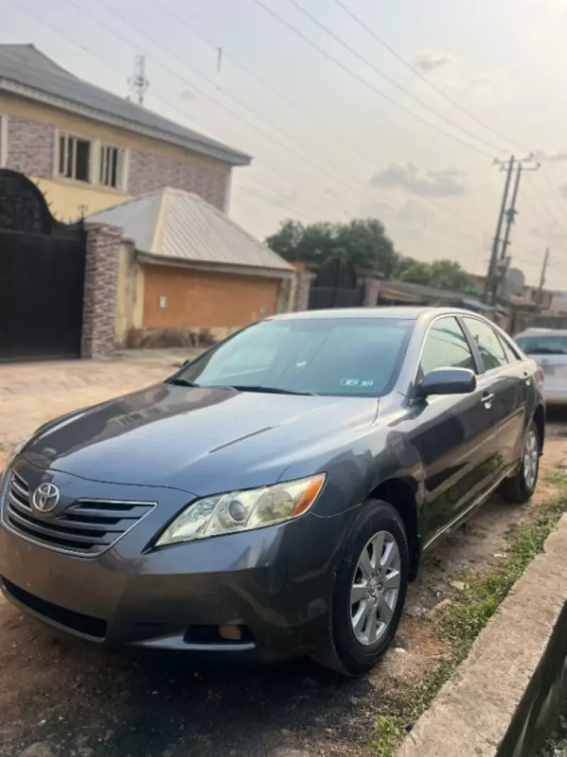 Toyota Camry   - 2009