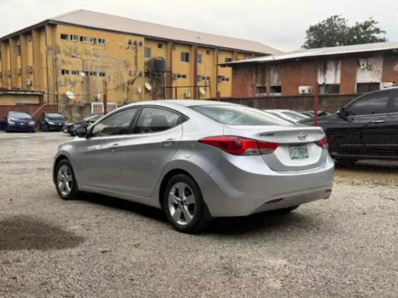 Hyundai Elantra - 2013
