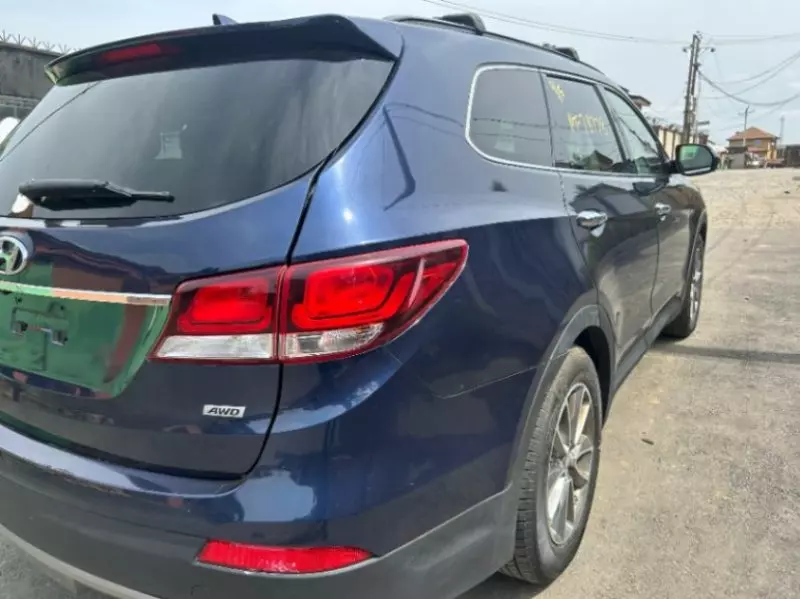 Hyundai Santa Fe   - 2017