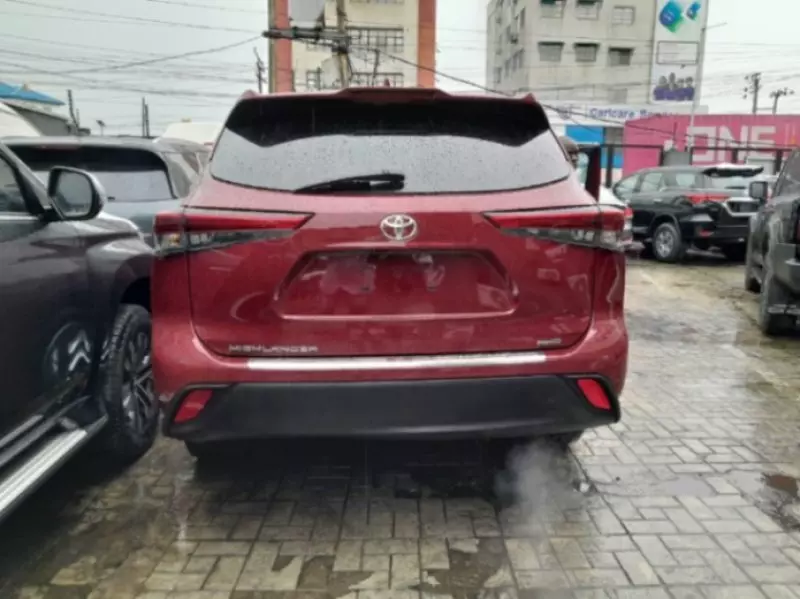 Toyota Highlander   - 2021