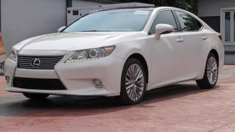 Lexus ES   - 2013