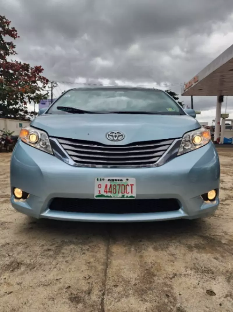 TOYOTA Sienna   - 2015