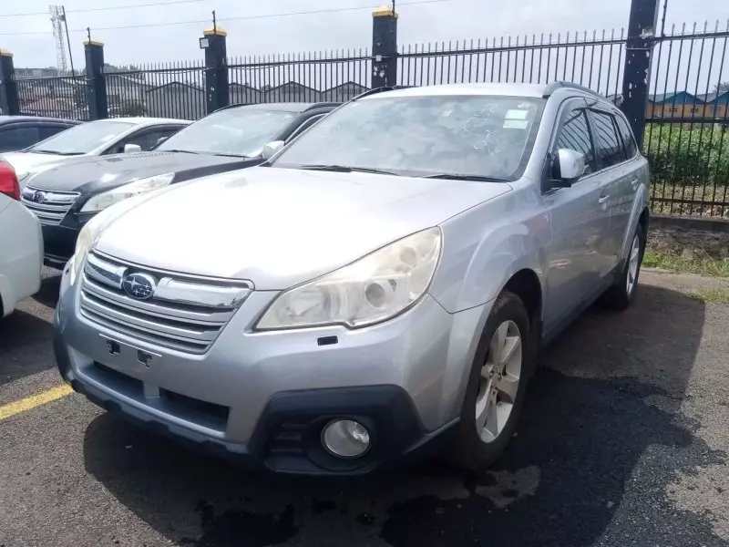 Subaru Outback   - 2012