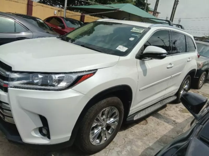 Toyota Highlander   - 2017