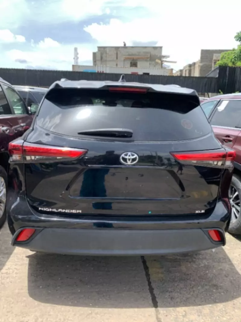 Toyota Highlander   - 2020