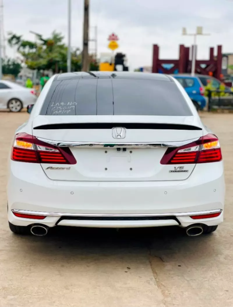 Honda Accord   - 2017