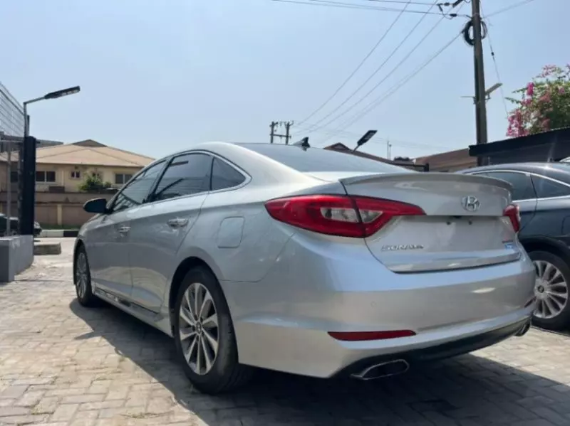 Hyundai Sonata   - 2016