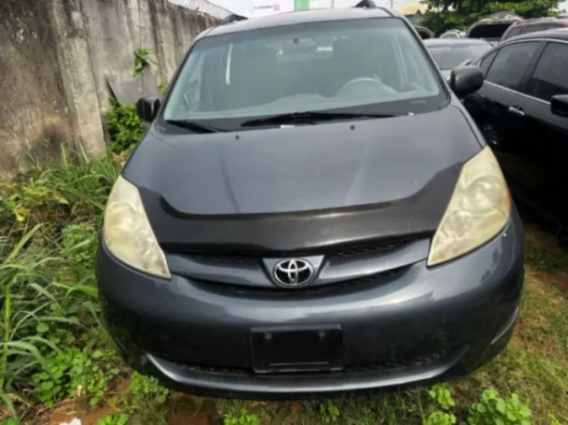 TOYOTA Sienna   - 2009