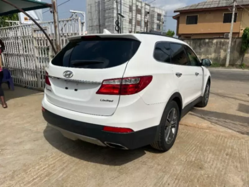 Hyundai Santa Fe   - 2015