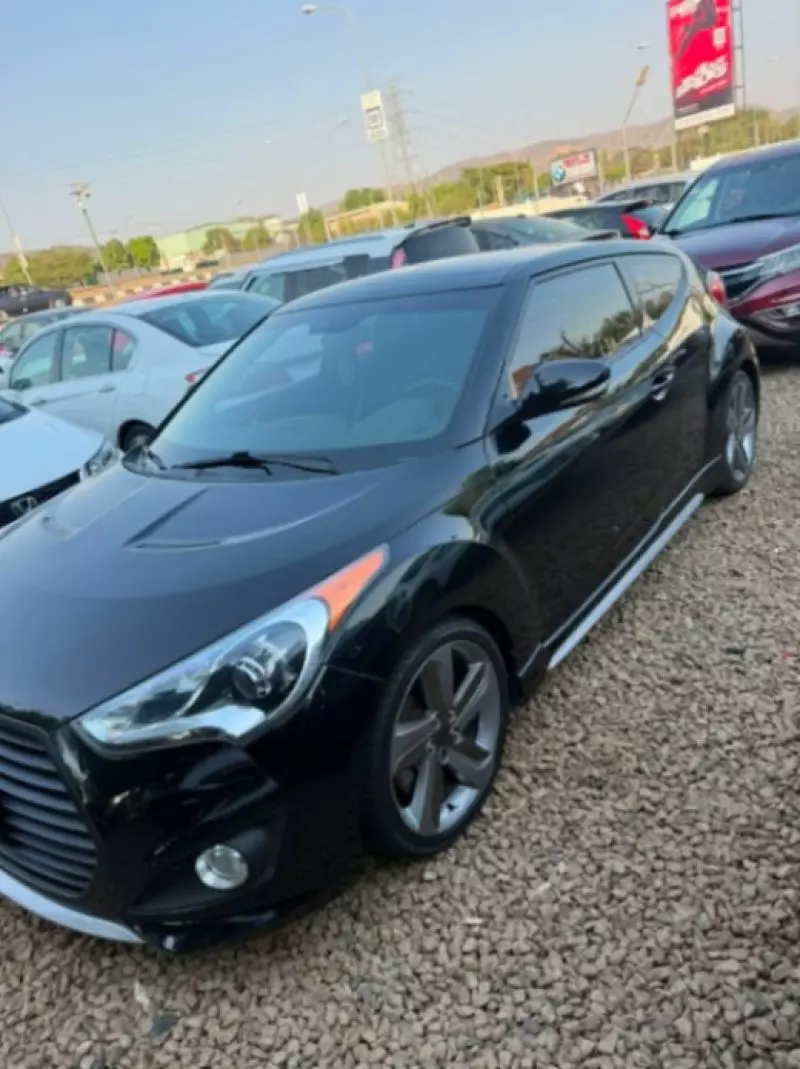 Hyundai Veloster   - 2013