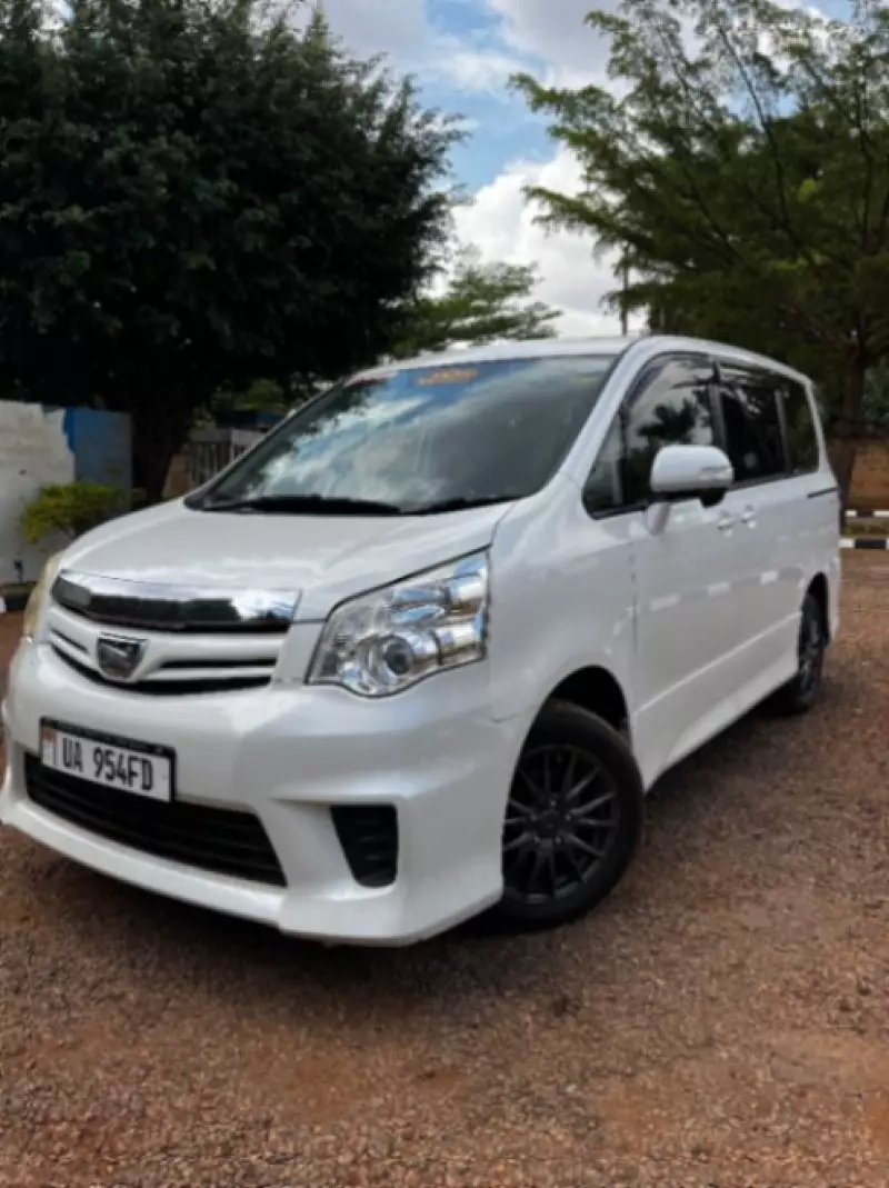 TOYOTA Noah   - 2012
