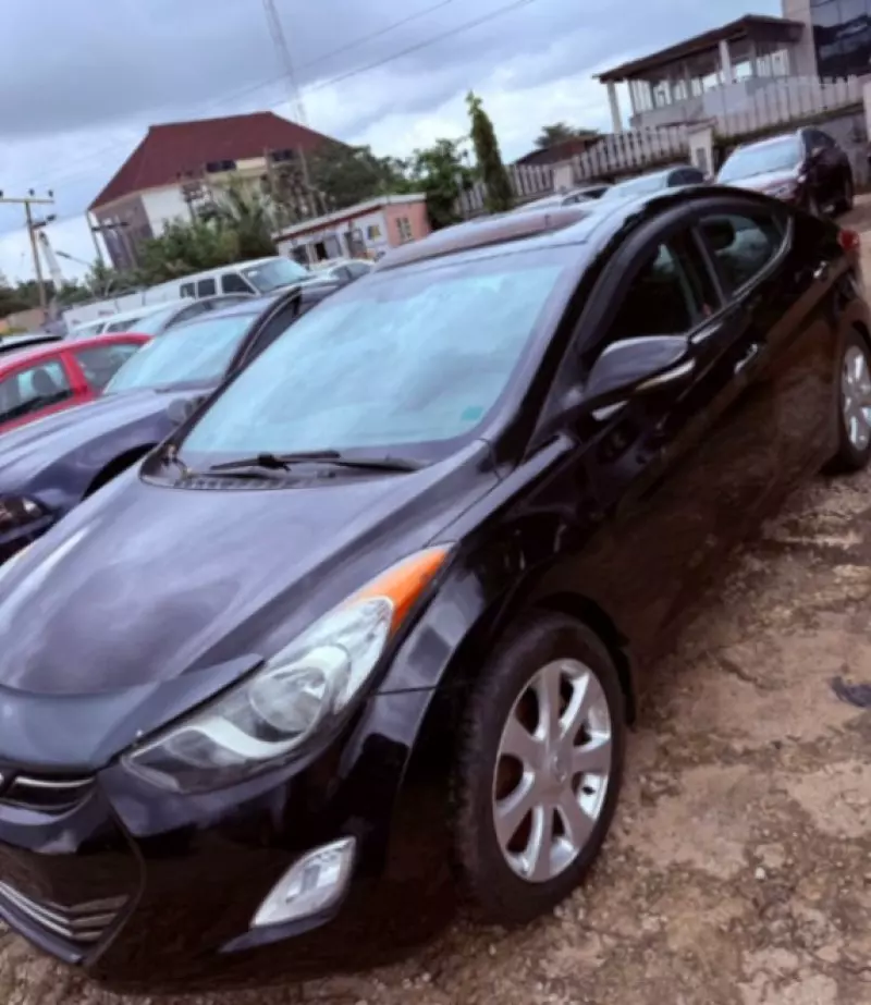 Hyundai Elantra - 2011