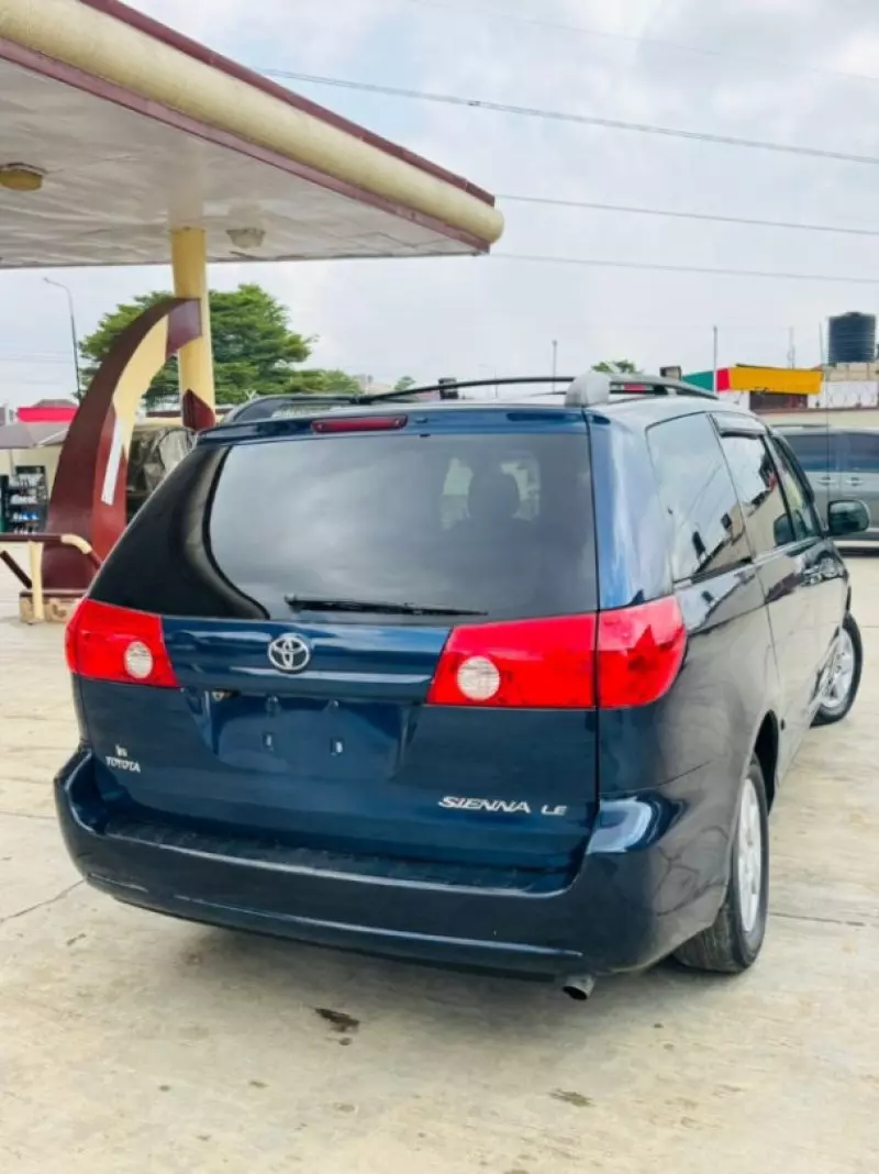 Toyota Sienna   - 2007