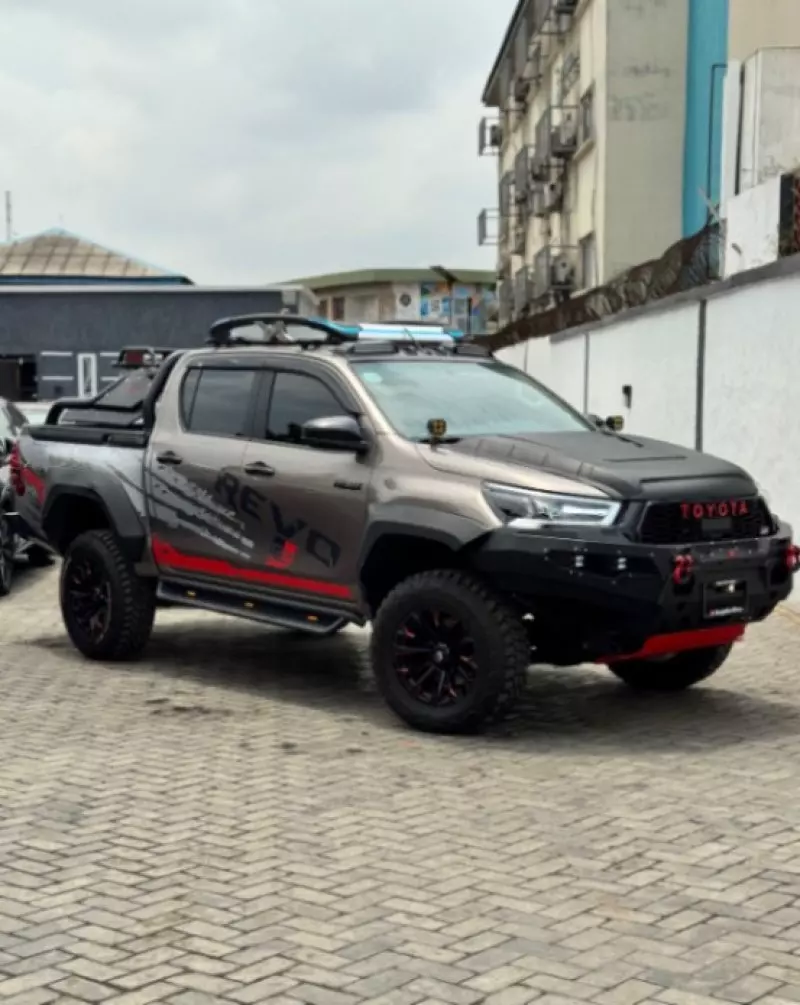 Toyota Hilux   - 2020