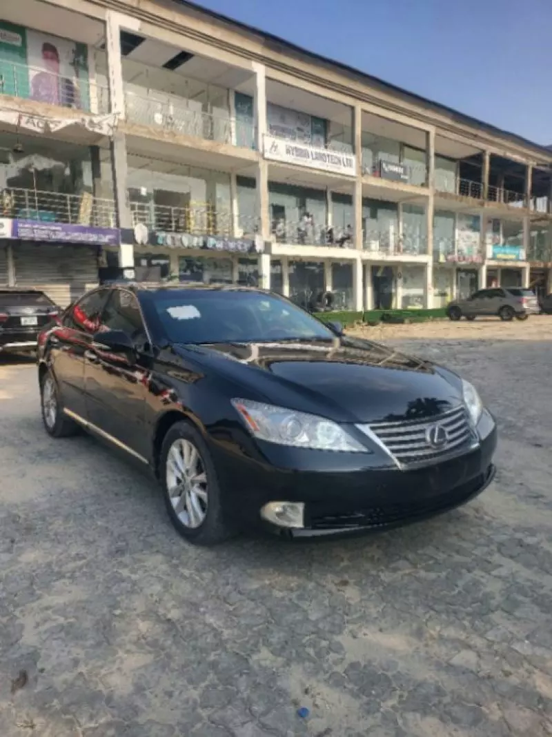 Lexus ES 350   - 2010