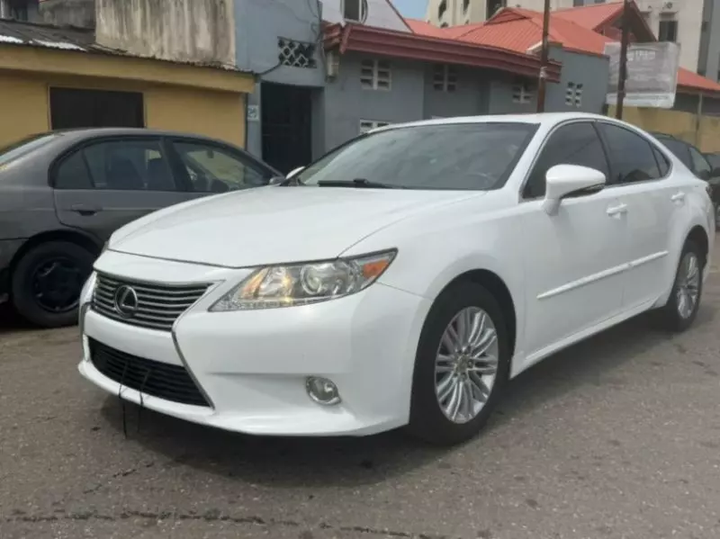 Lexus ES   - 2013