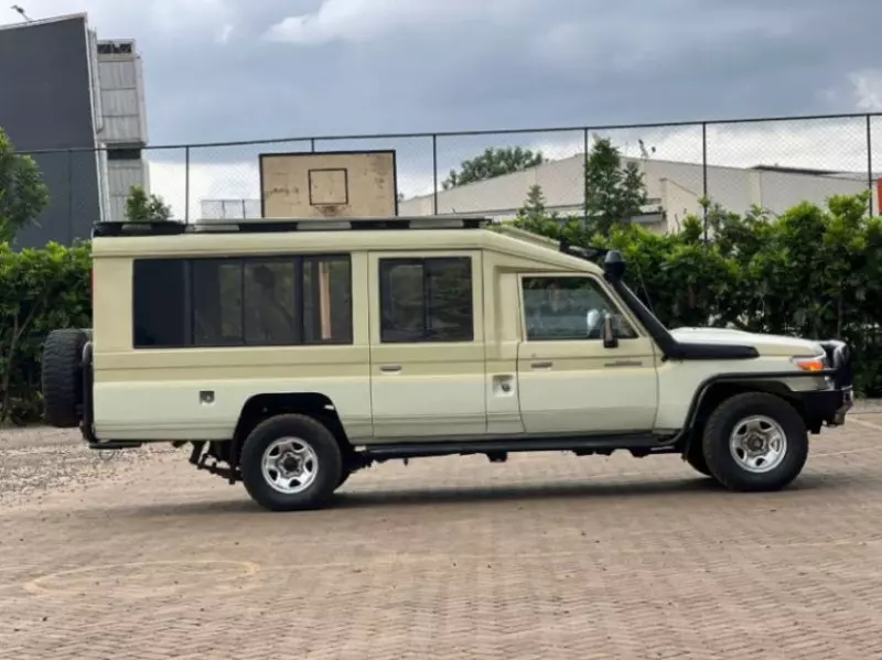 Toyota Land Cruiser   - 2017