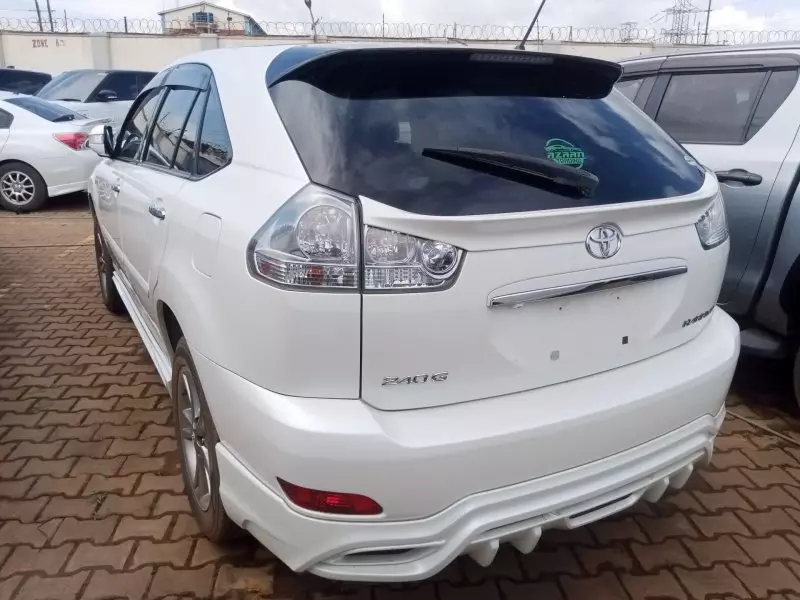 Toyota Harrier   - 2012
