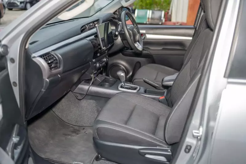 TOYOTA Hilux   - 2024