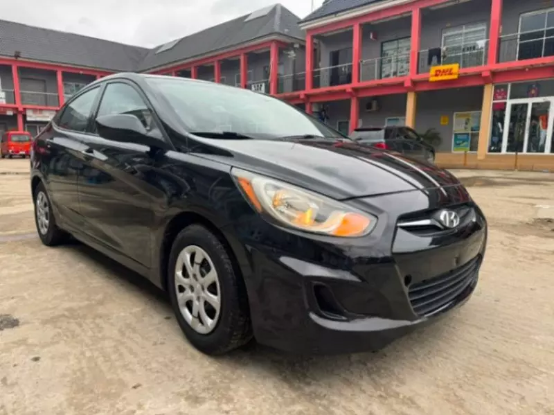 Hyundai Accent   - 2012