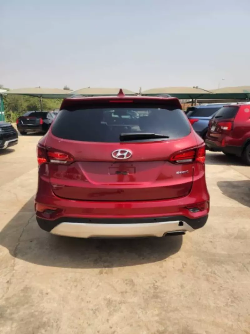 Hyundai Santa Fe   - 2017
