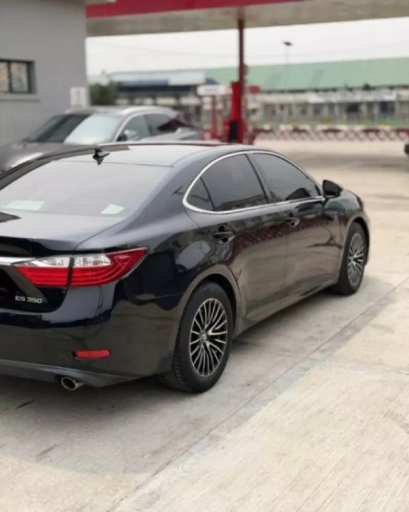 Lexus ES   - 2014