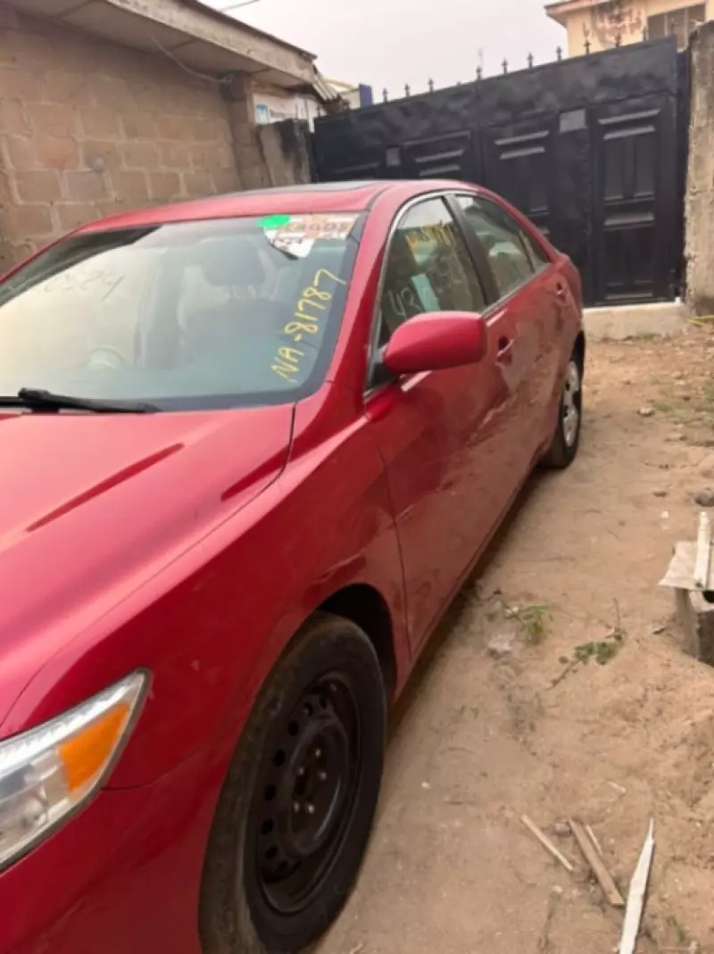 Toyota Camry   - 2010