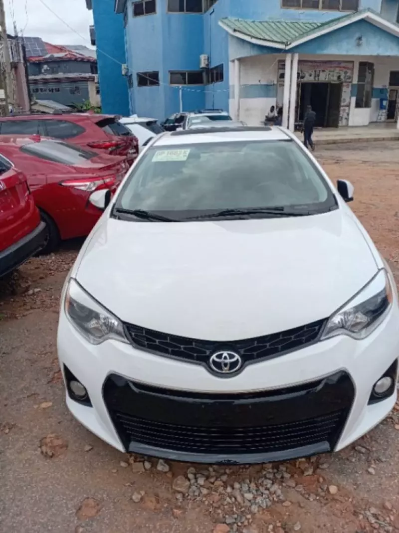Toyota Corolla   - 2016