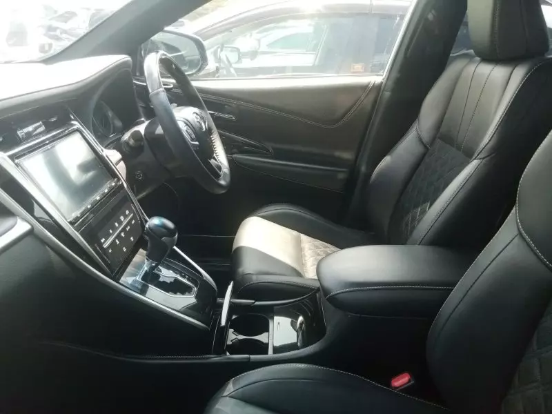 Toyota Harrier   - 2017