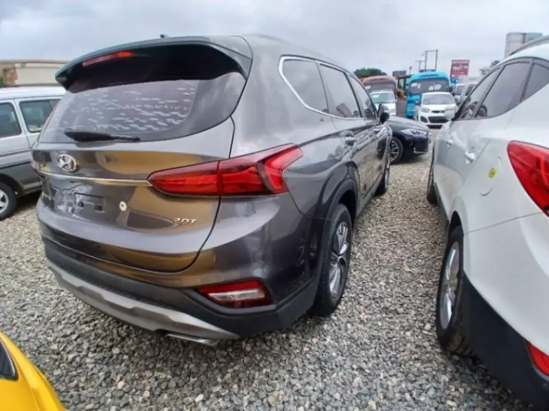 Hyundai Santa Fe   - 2019