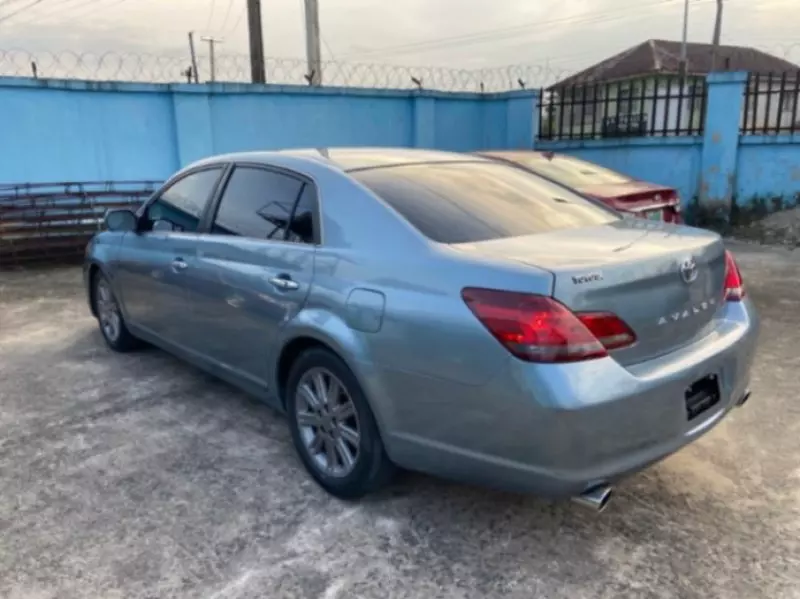 Toyota Avalon - 2008