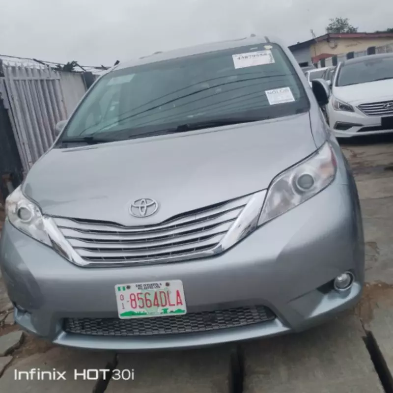 TOYOTA Sienna - 2017