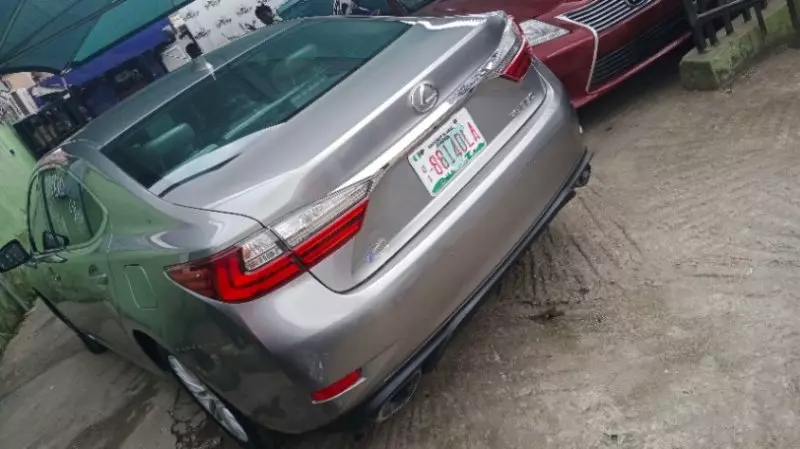 Lexus ES   - 2016