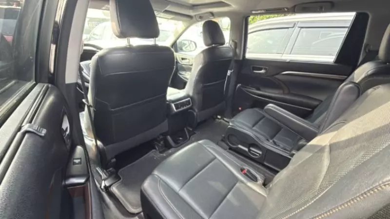Toyota Highlander   - 2015