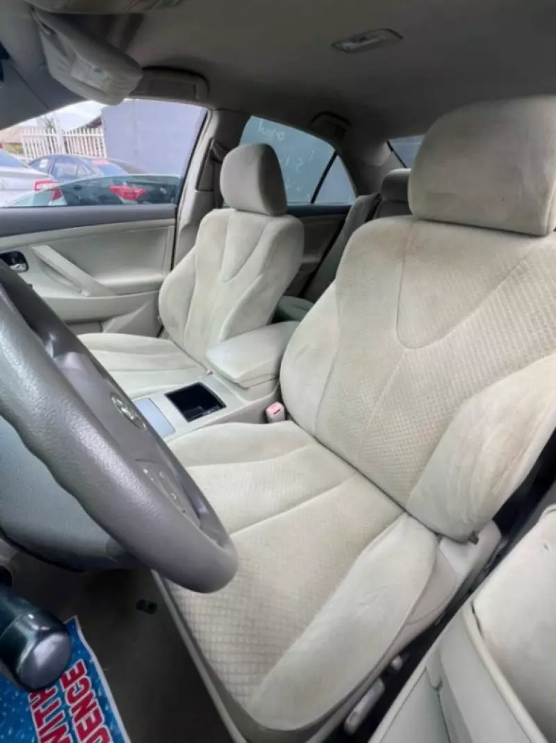 Toyota Camry   - 2009