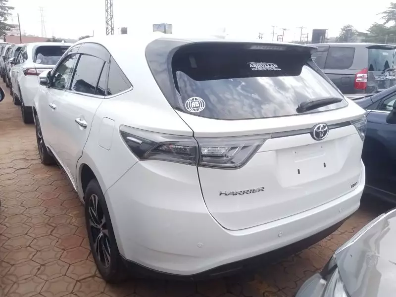 Toyota Harrier   - 2016