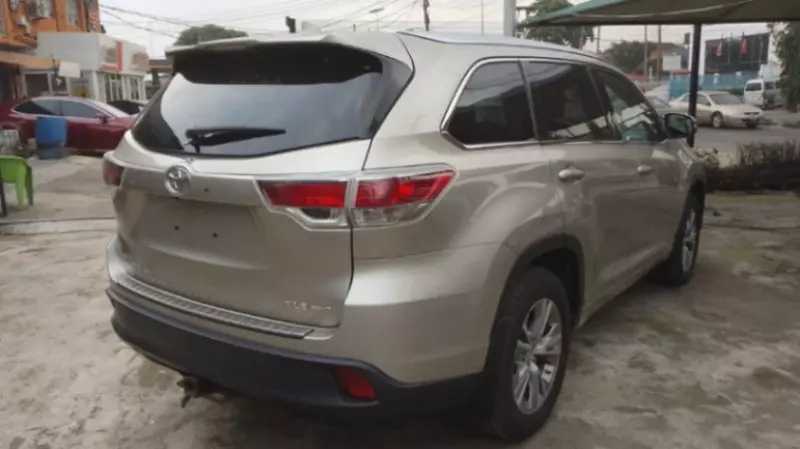 Toyota Highlander   - 2014