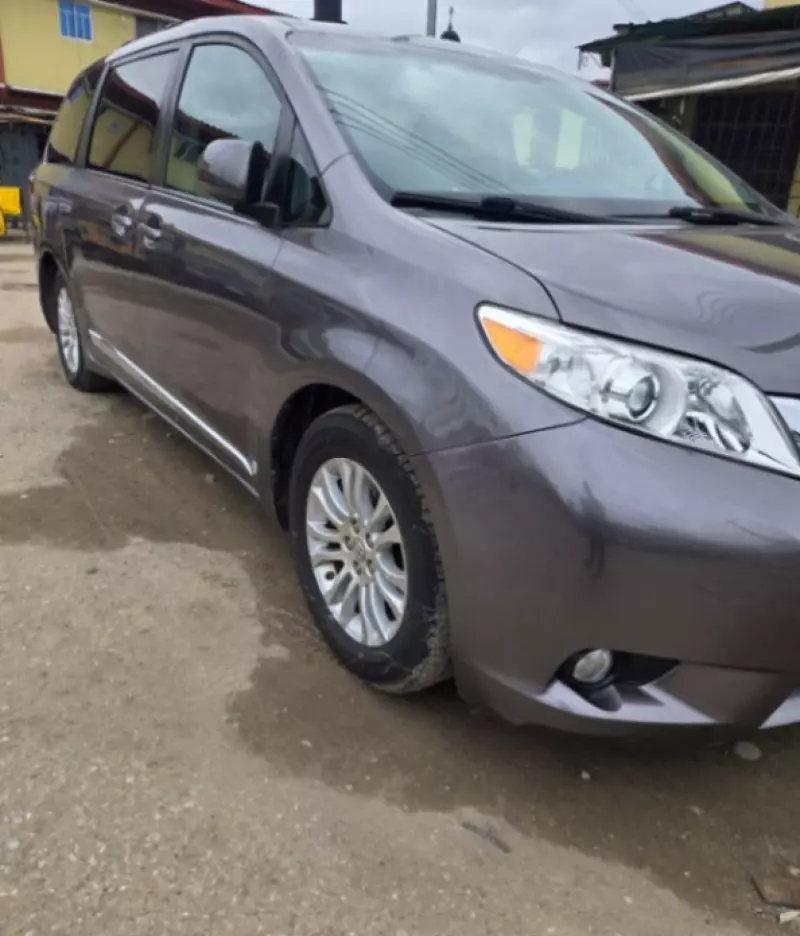 TOYOTA Sienna   - 2015