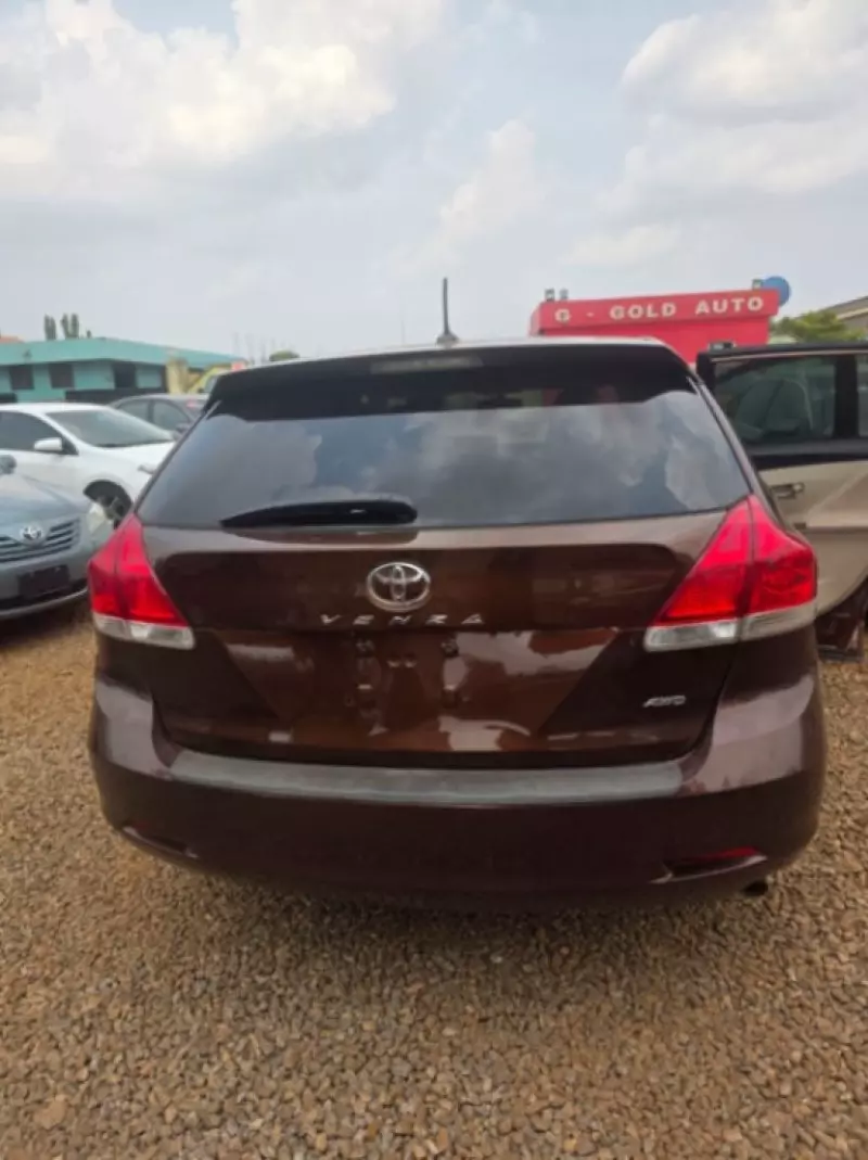TOYOTA Venza   - 2011