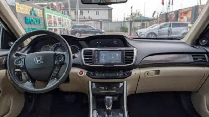 Honda Accord   - 2017