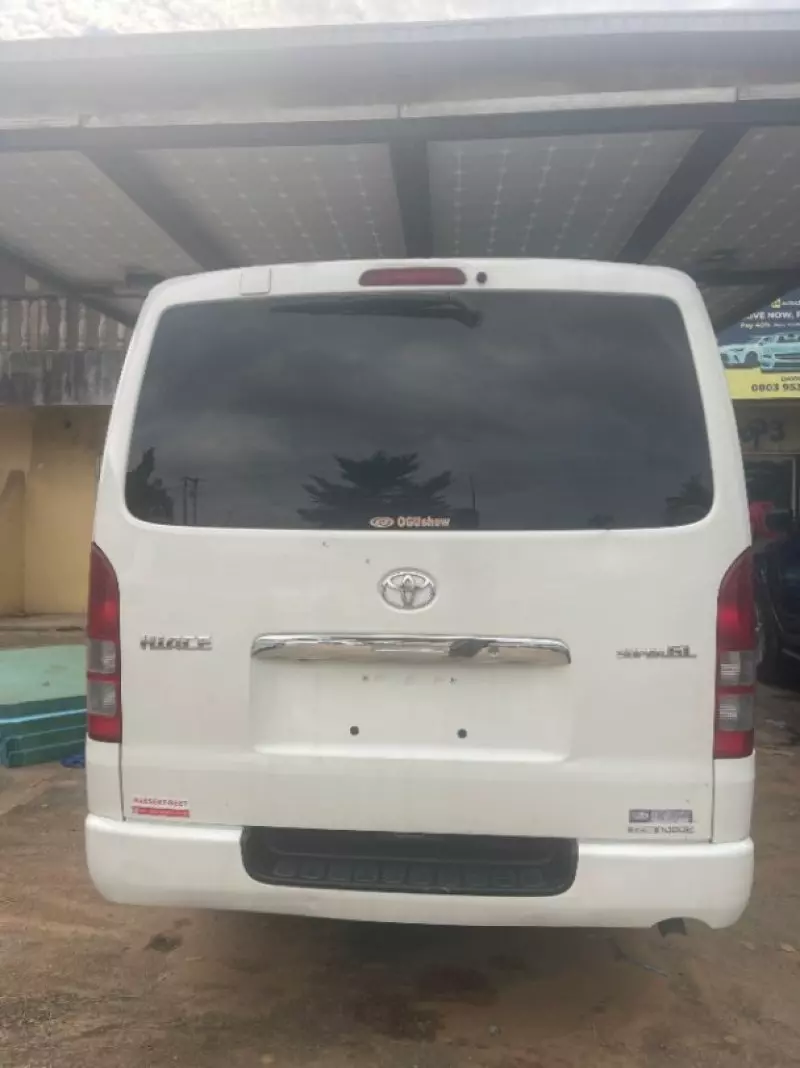 Toyota Hiace   - 2016