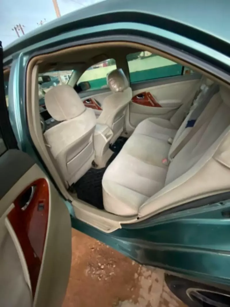 Toyota Camry   - 2011