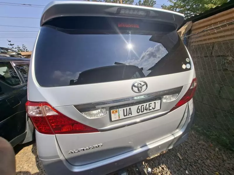 Toyota Alphard   - 2010