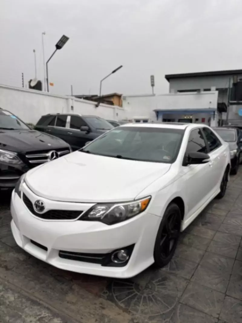 Toyota Camry   - 2013