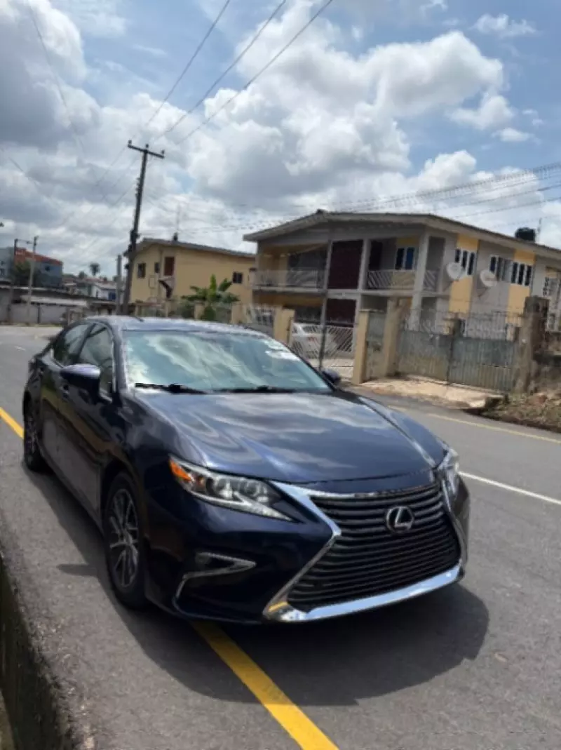 Lexus ES   - 2016