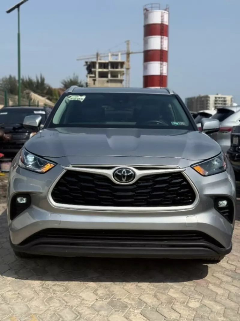 Toyota Highlander   - 2024