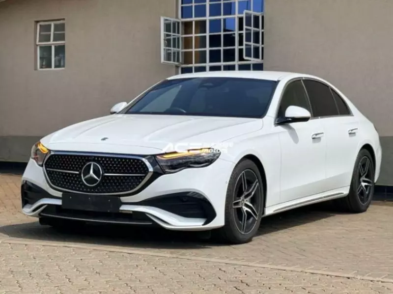 Mercedes-Benz 200   - 2024