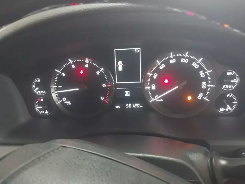 TOYOTA Landcruiser  V8   - 2017