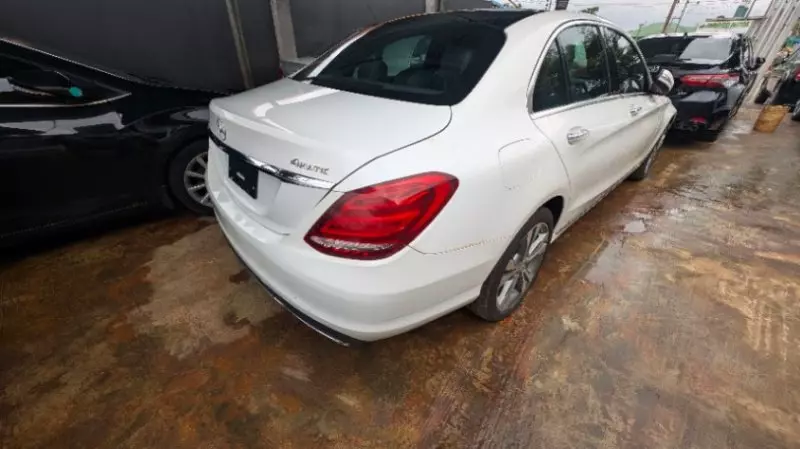 Mercedes-Benz C 300   - 2015