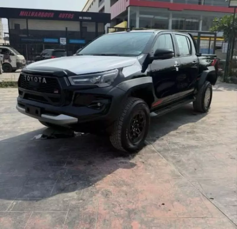 Toyota Hilux   - 2025